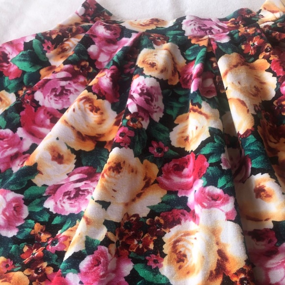Adorable Floral Summer Mini Skirt - Picture 6 of 7